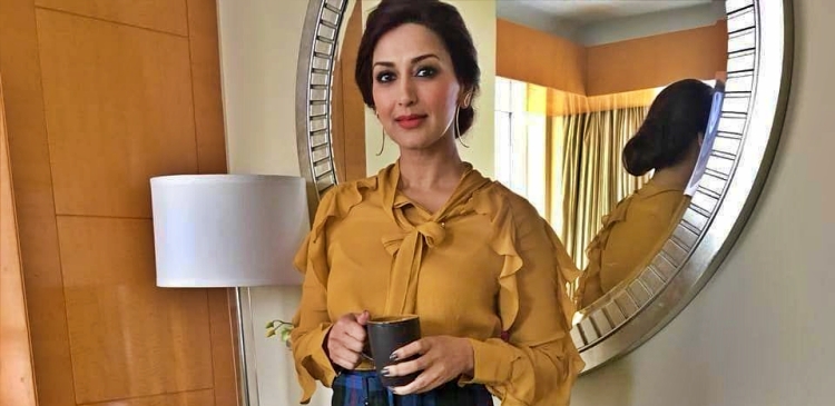 Sonali Bendre Figure, Height, Weight, Hair Colour and Eye Colour