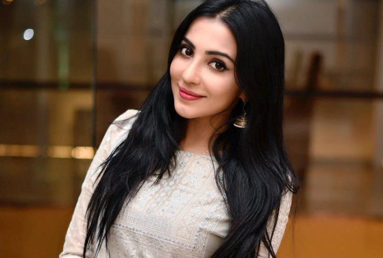 Parvatii Nair Figure, Height, Weight, Hair Colour and Eye Colour