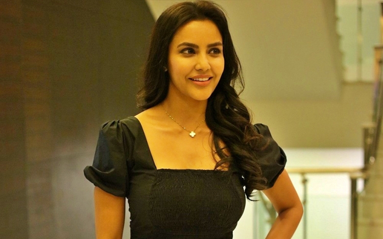Priya Anand Figure, Height, Weight, Hair Colour and Eye Colour